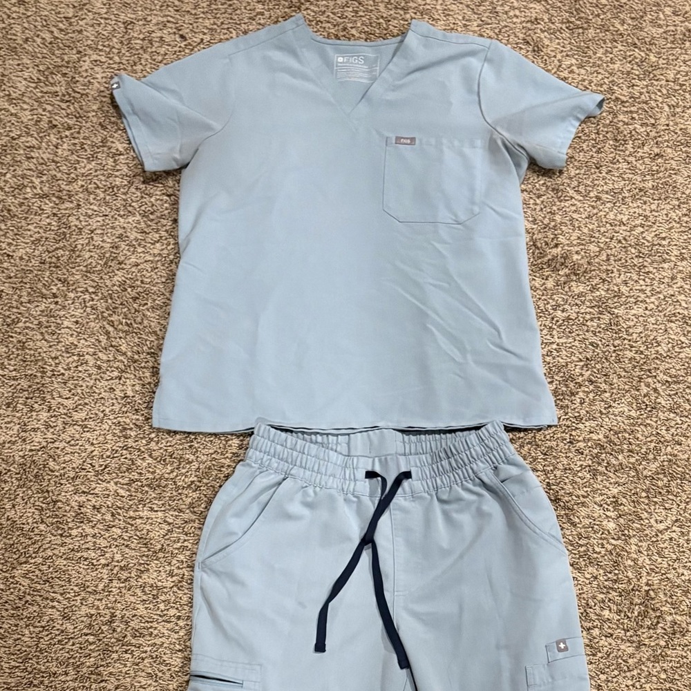 FIGS - Dusty Blue - Scrub Set - High Waisted Dowa pants (M), Catarina top (M)